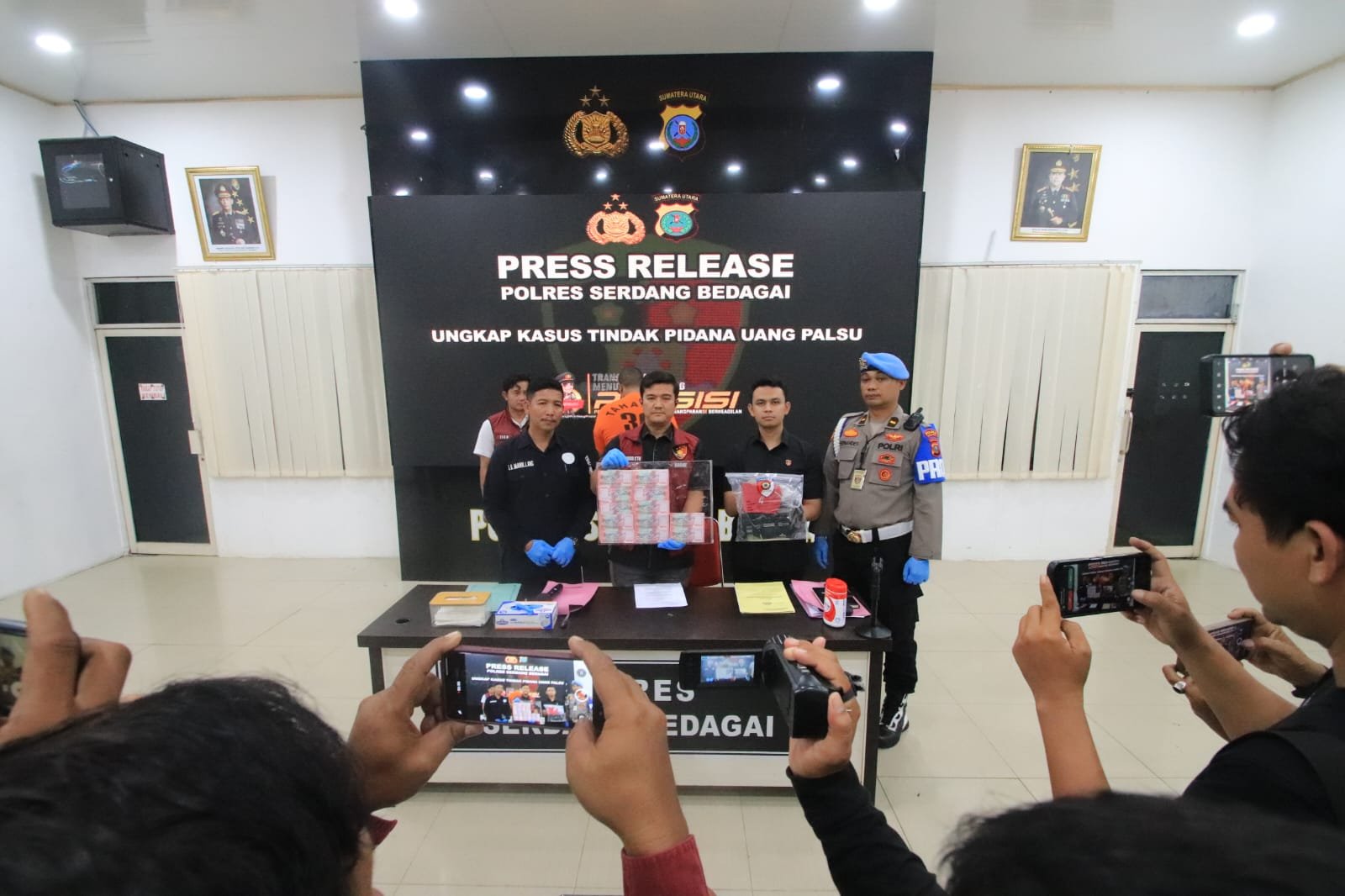 uang palsu
